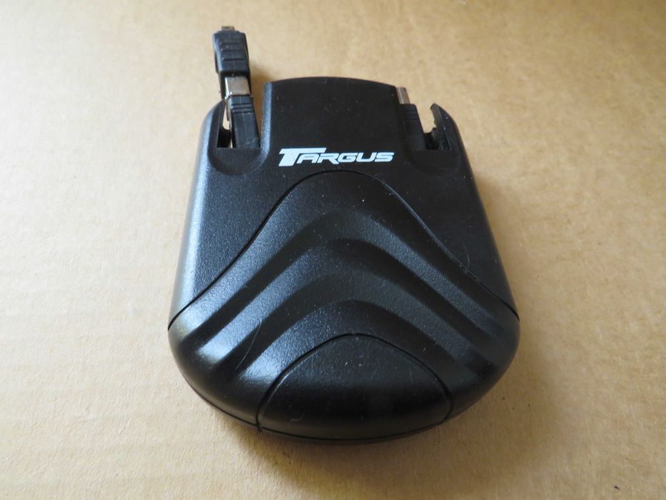 Cabo FIREWIRE plano/flat extensível/retrátil Marca TARGUS Estado novo.