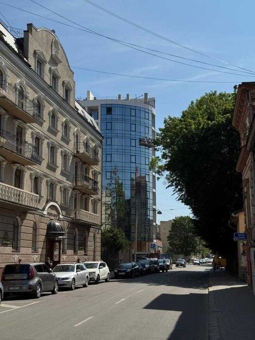 Трикімнатна квартира в самісінькому центрі міста, вул. Січових.