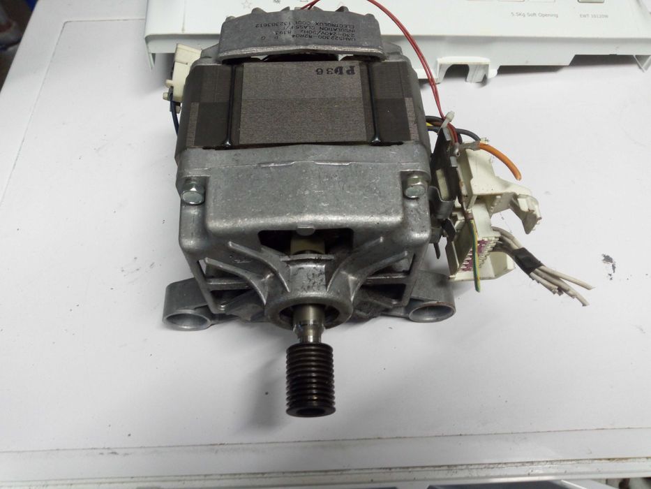 silnik napędowy UAH522300 do pralki Electrolux EWW12470W