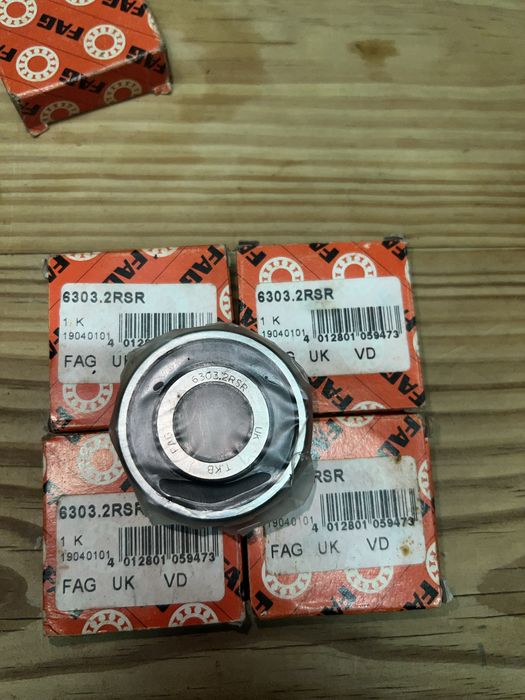 Varios modelos de rolamentos FAG