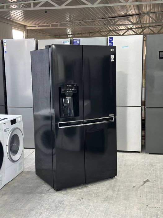 Холодильник LG  side by side , з функцією tyk-tyk , льодогенератором та подачаю охолодженої води