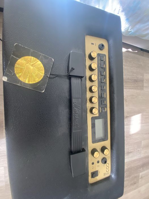 Amplificador e coluna Marshall code 50