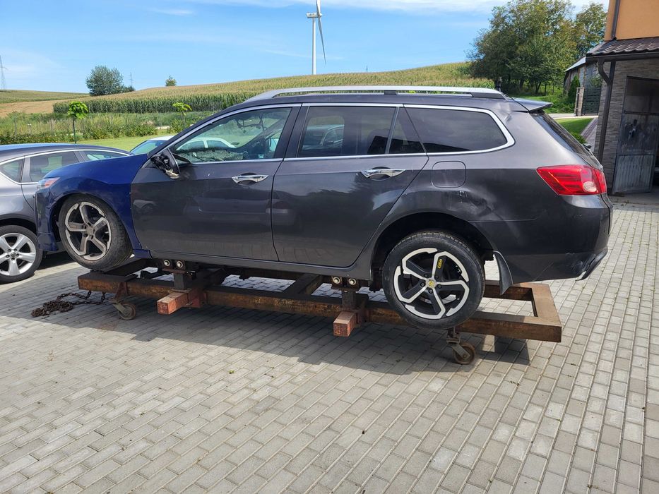 Honda Accord VIII 2.0 benzyna na części lub w całości.