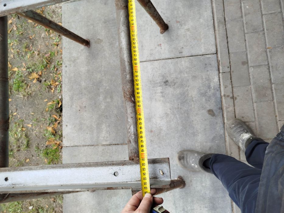 Stolik warsztatowy falbanek