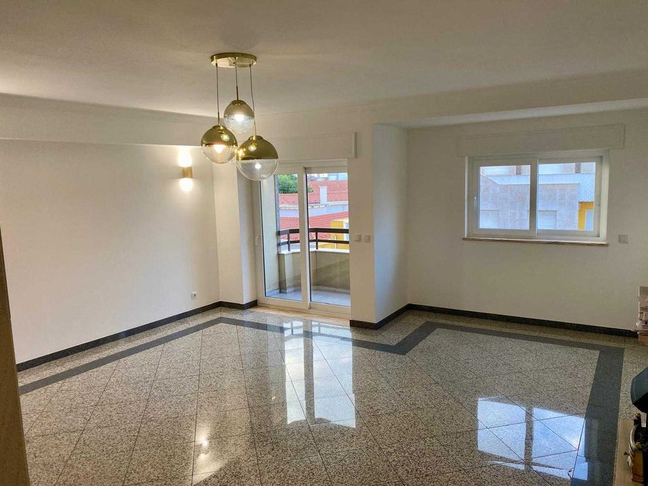 Apartamento T4 na Marquês de Pombal (Leiria)