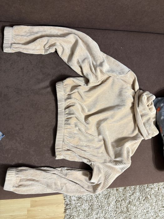 Golf beżowy Bershka