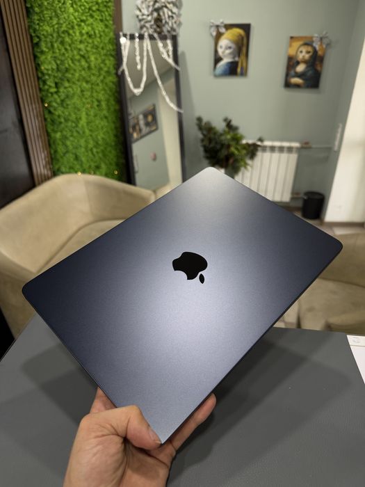 MacBook Air 13, M4, Black, 16/256, 2025, как новый (14 циклов) полный комплект