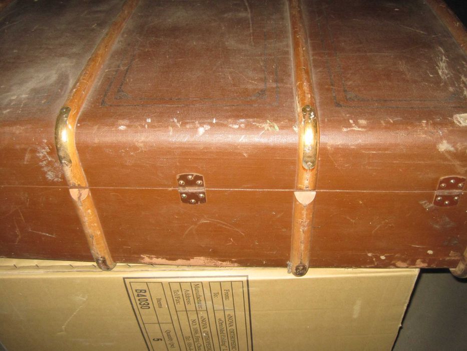Продам велику антикварну валізу - 90 см на 50 см на 30 см