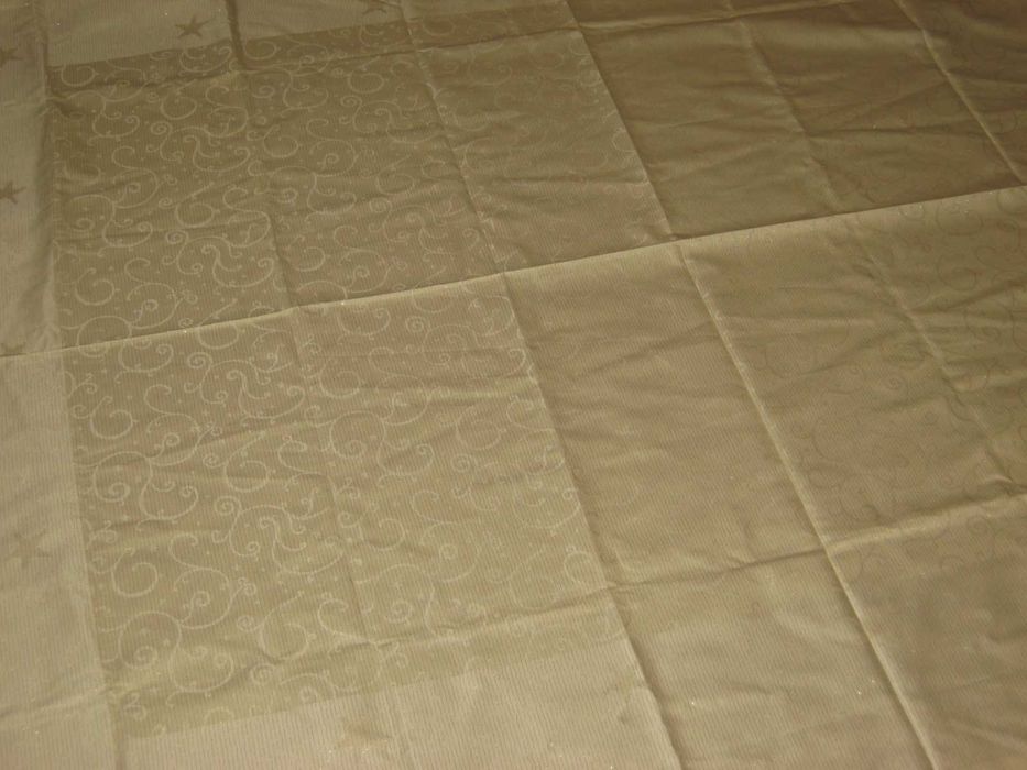 Materiał tkanina na obrus złoto kremowy gwiazdki  180 / 180 cm