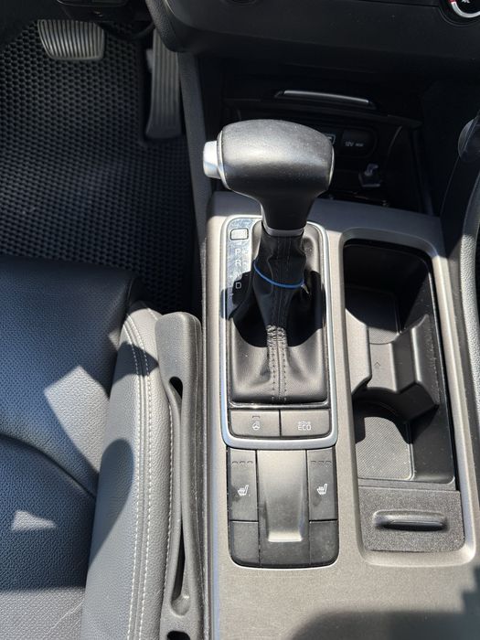 Продаю Kia k5 2.0 газ