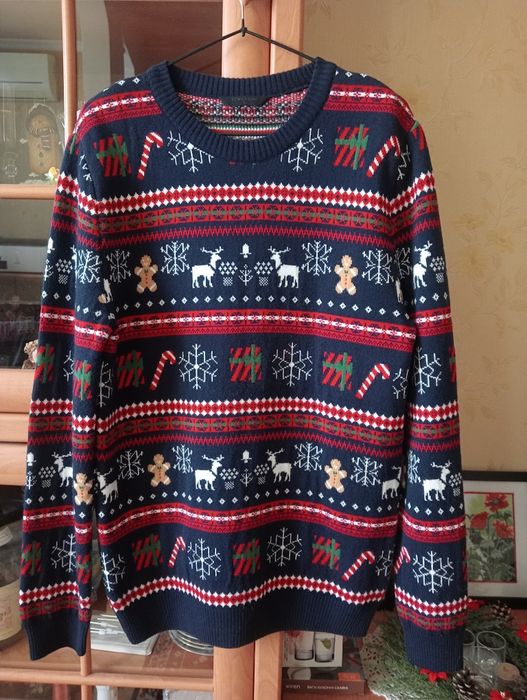 Продам Новорічний светр б/у