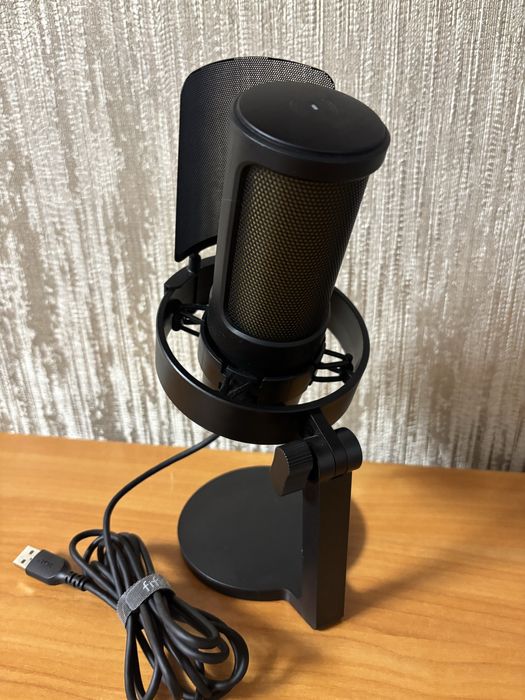 Студійний конденсаторний мікрофон Fifine A8 з RBG підсвіткою