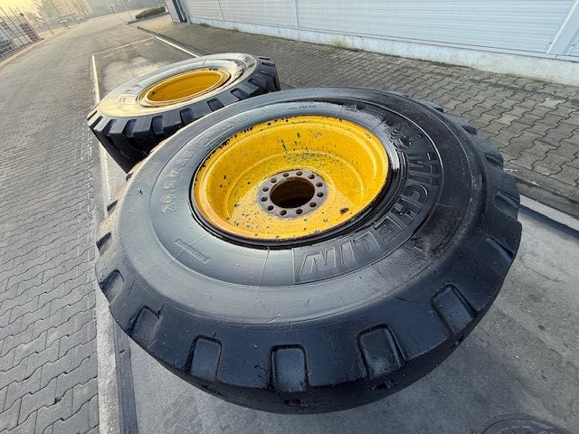 20.5-25 koła komplet pełne wypełnione pianką komatsu wa 250