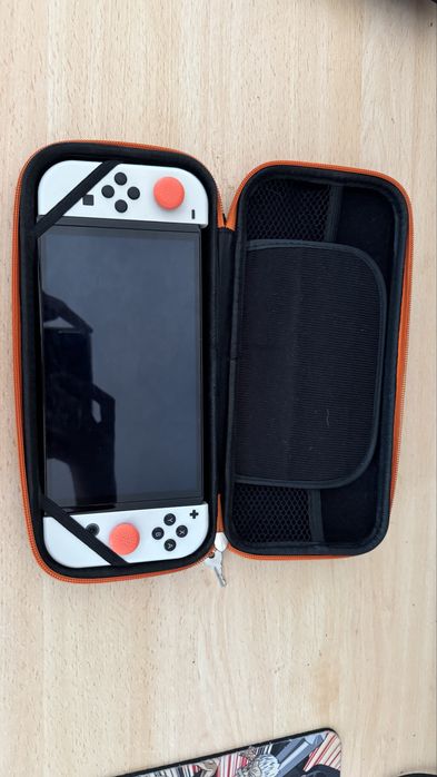 Nintendo Switch OLED Branca + Acessórios • Excelente Estado