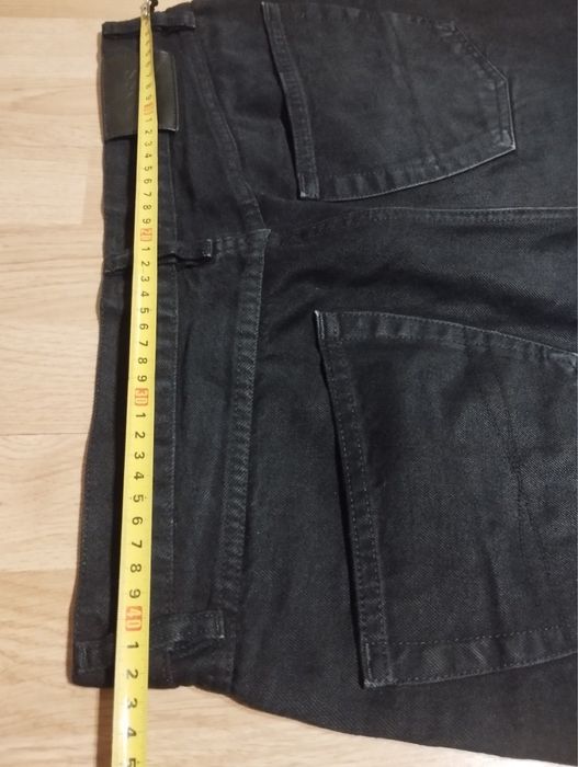 Продам  мужские джинсы Hugo Boss