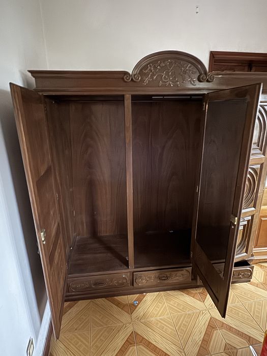 Armario guarda vestidos antigo