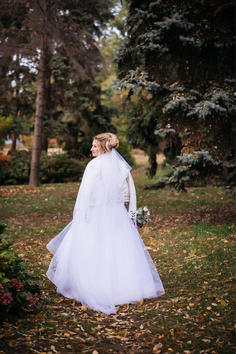 Весільна сукня пишна
