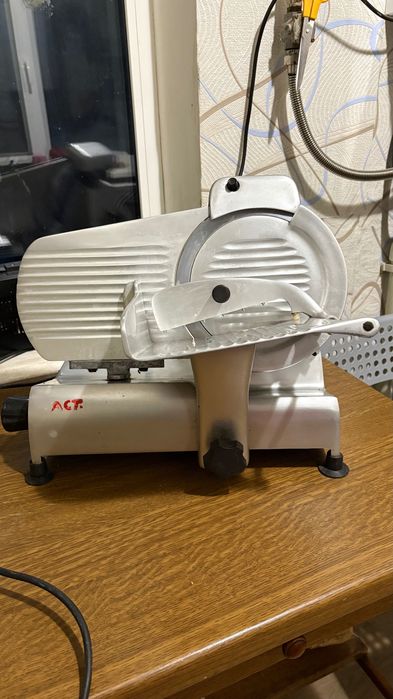 Слайсер, ломтерезка італійська ( проф. )