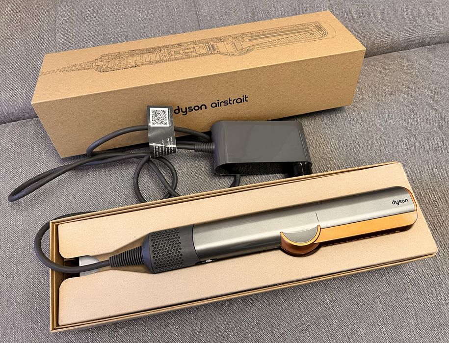 Dyson Airstrait