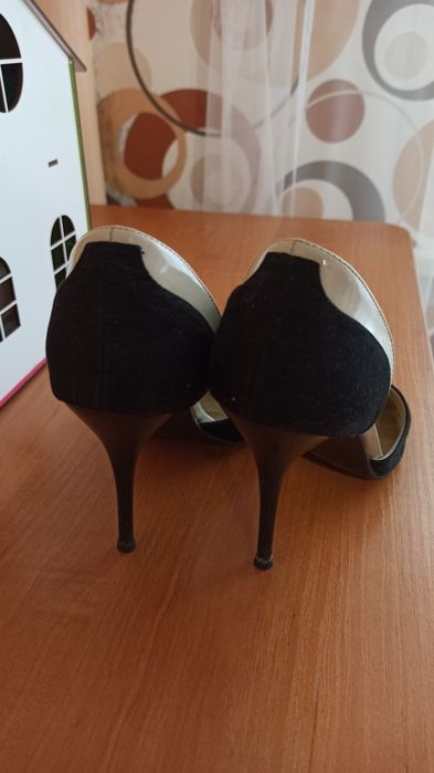 Туфли-лодочки на шпильке