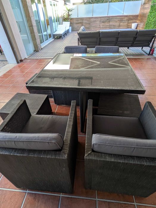 Conjunto de Mesa e cadeiras de jardim