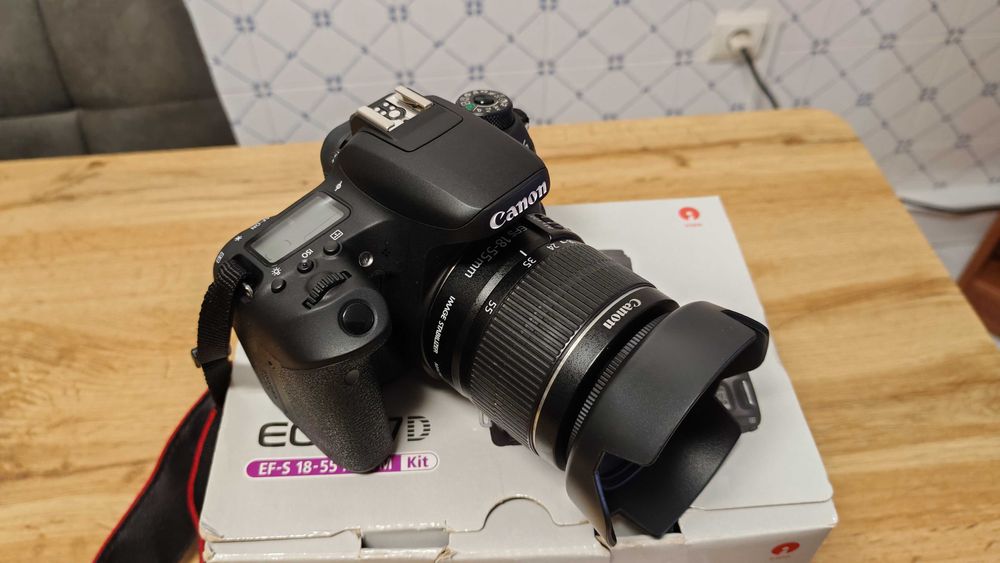 Camara Canon 77D como nova