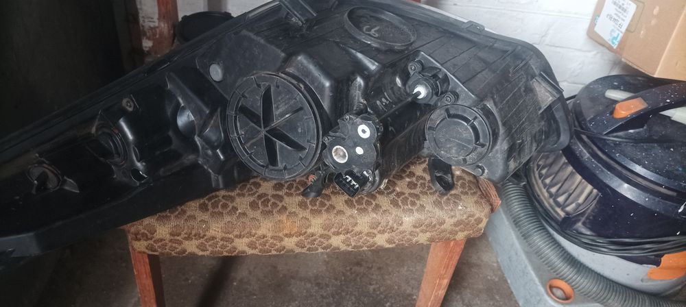 Фара автомобільна