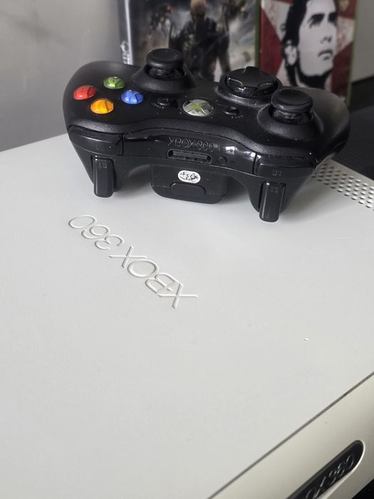 Konsola Xbox 360 biala Pad bezprzewodowy Gry kable sprawne!