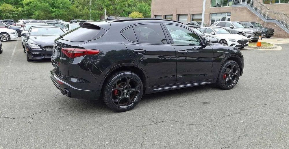 Alfa Romeo Stelvio Veloce      2023
