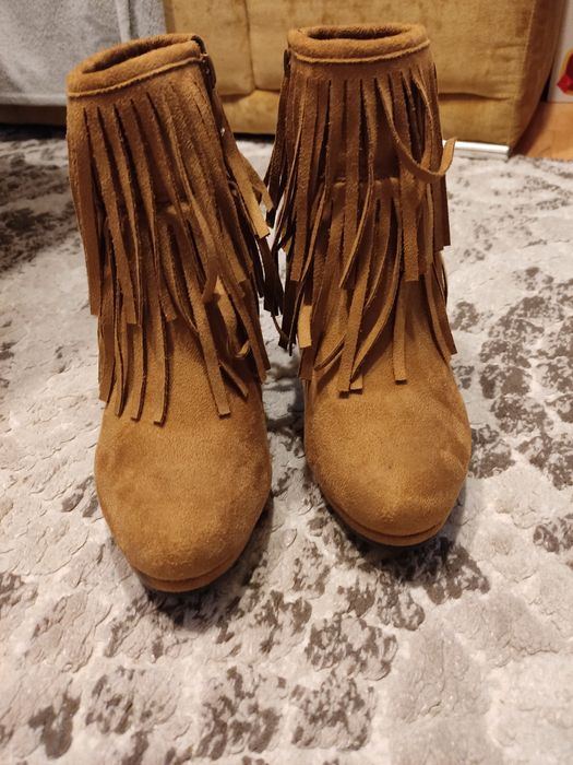 Botki z frędzlami rozmiar 37
