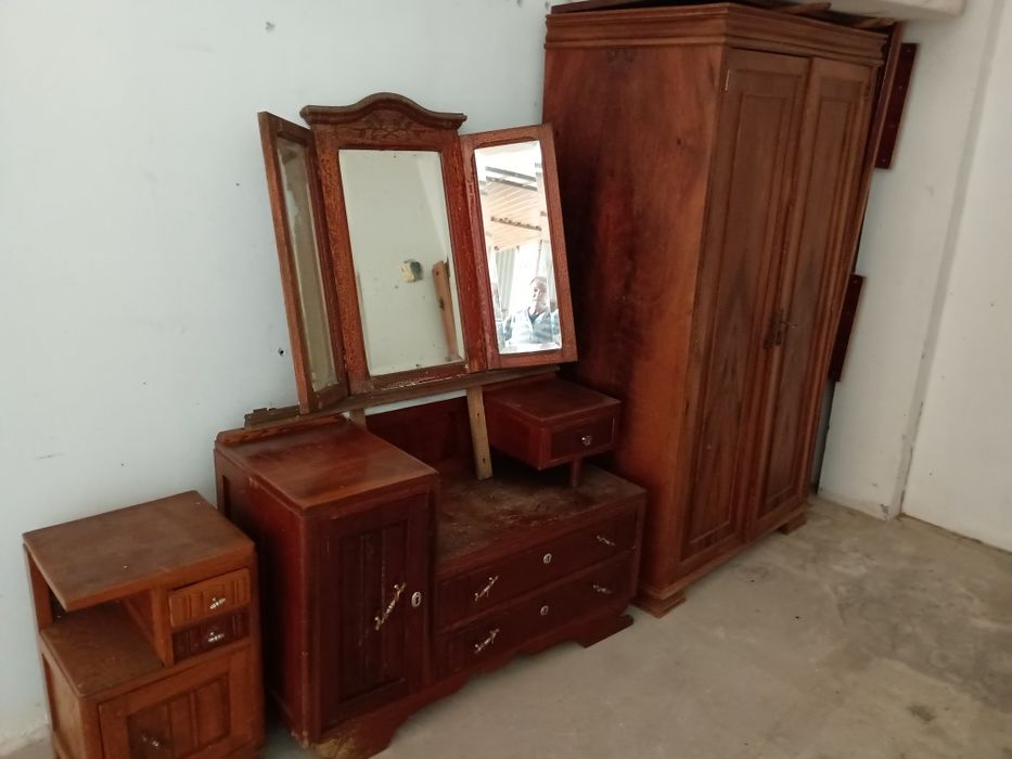 Móveis antigos para venda