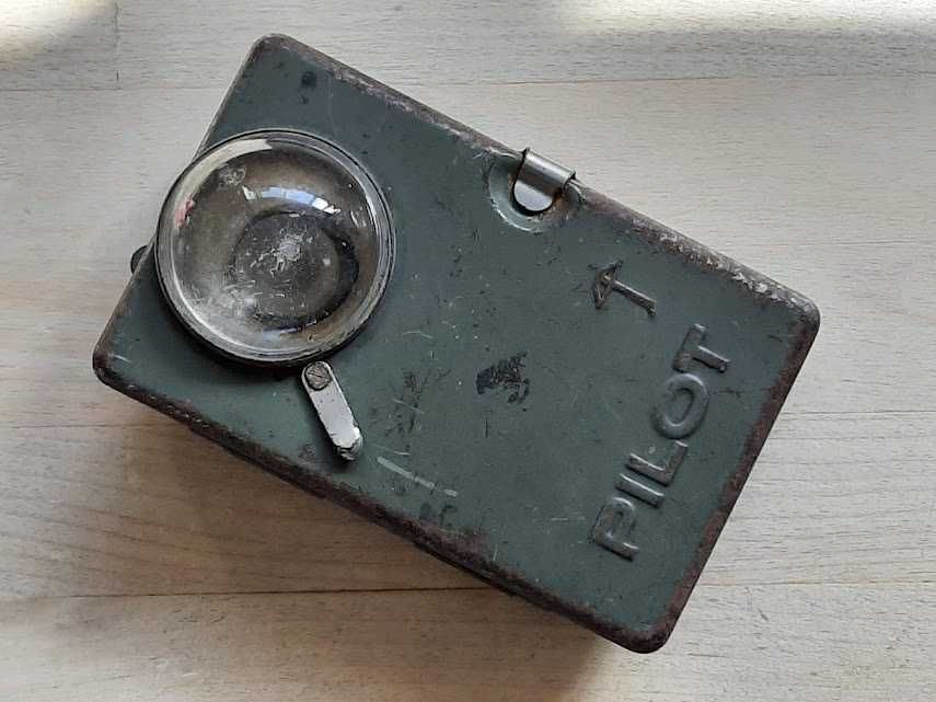 Lanterna Pilot, antiga, metálica