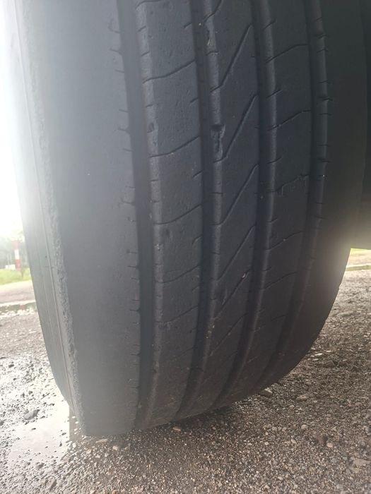 Conjunto Volvo com piso móvel