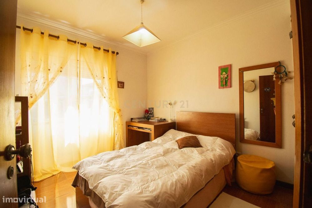 Apartamento T3 + G em S. Martinho do Bispo