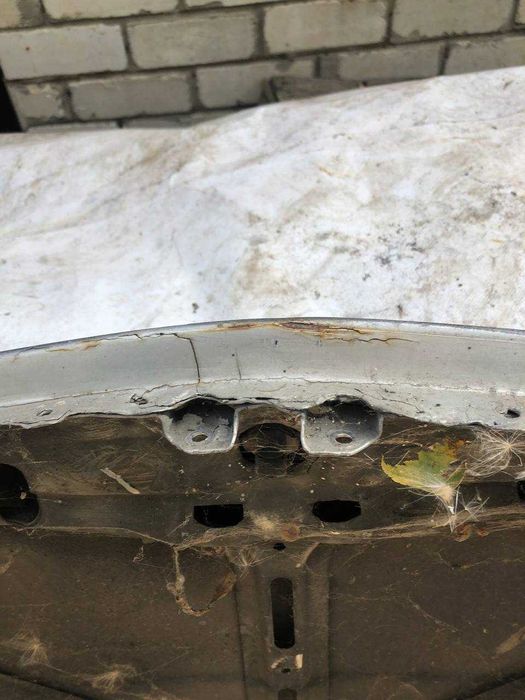 Капот Mercedes-Benz W210