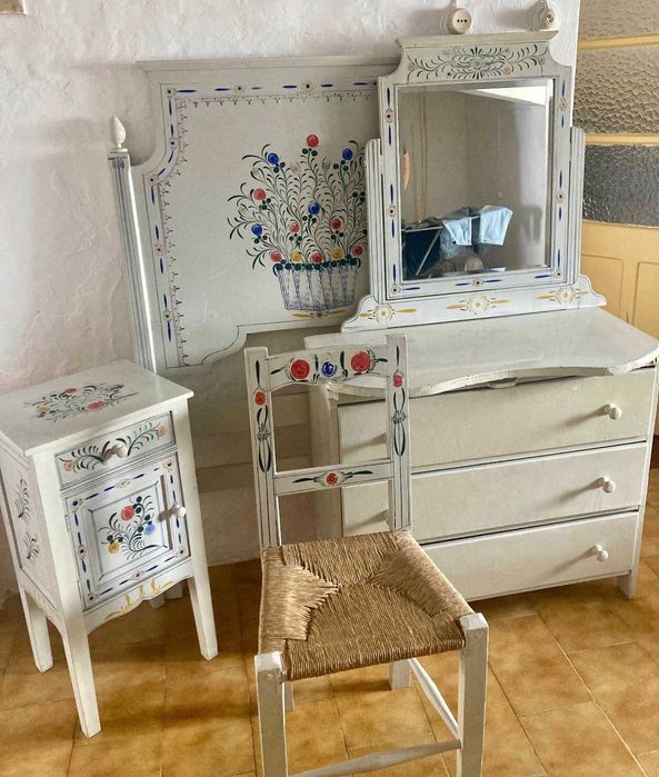Magnífico conjunto de mobília de quarto tradicional alentejana - original