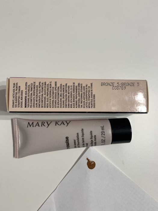 Тональний крем, тональна основа Mary Kay