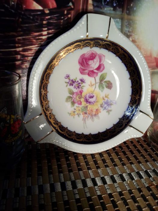 Фарфоровая пепельница ГДР. Цветной хрусталь ГДР