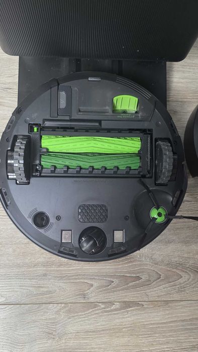 Irobot Roomba J5 ze stacją czyszczącą
