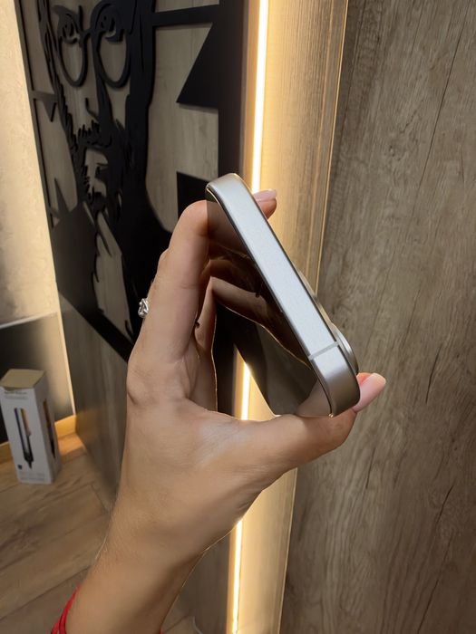 Б/у IPHONE 15Pro Max 1TB White Titanium Neverlock Костюшка,5 igran d