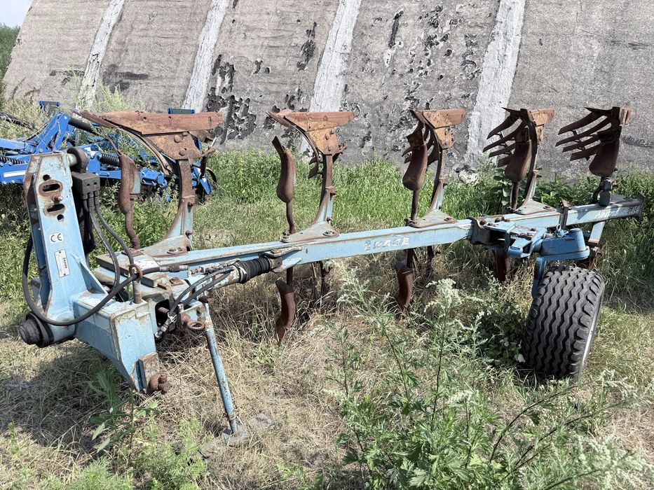 Плуг Rabe Werk Albatros , має 5 корпусів  захват 50 см