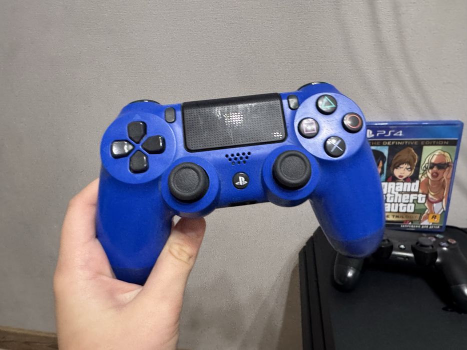 Терміново продається PlayStation 4 pro