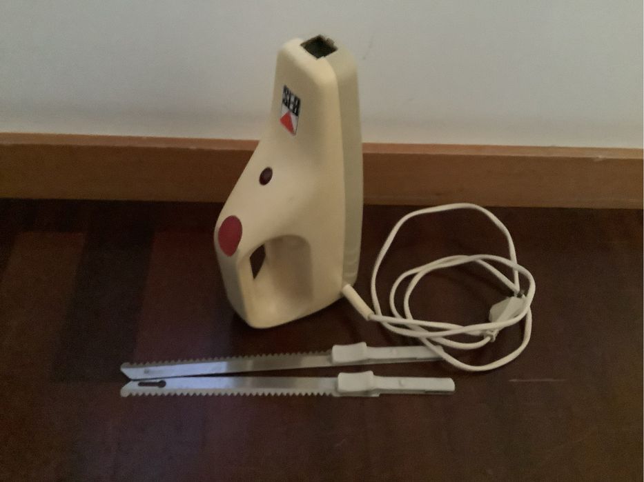 Faca eletrica usada, mas a trabalhar bem.