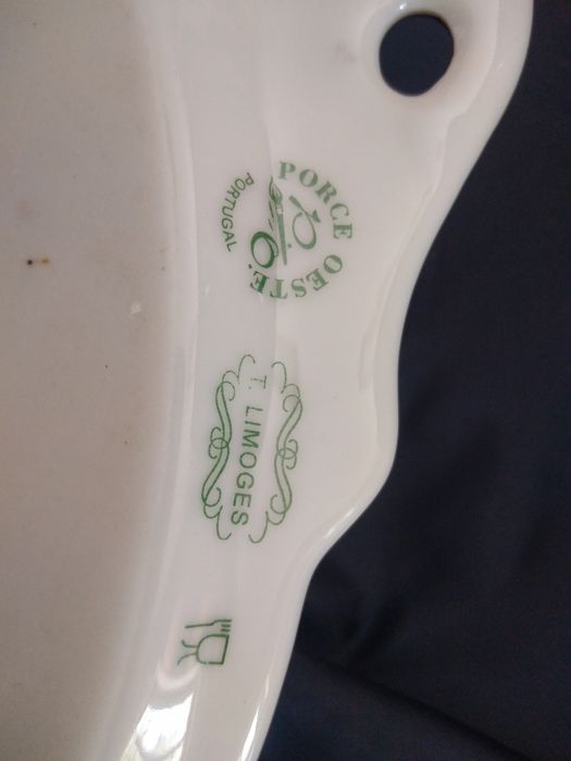 Prato em porcelana mais acessorios