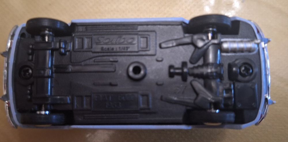 Fiat 600D Miniatura escala 1:43