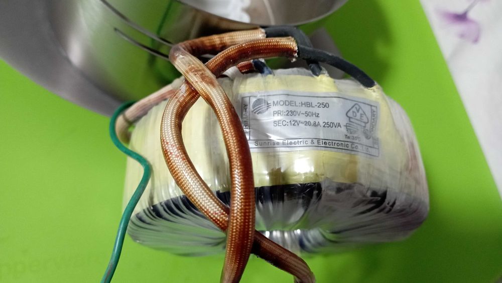 Трансформатор 250 Ватт с экранирующим колпаком Германия