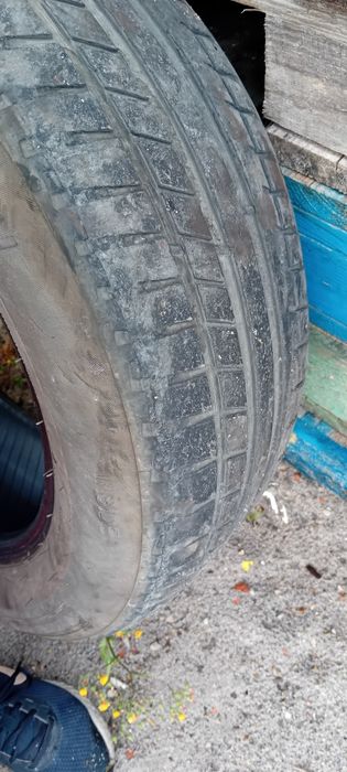 Pneu semi-novo 215/60 roda 16