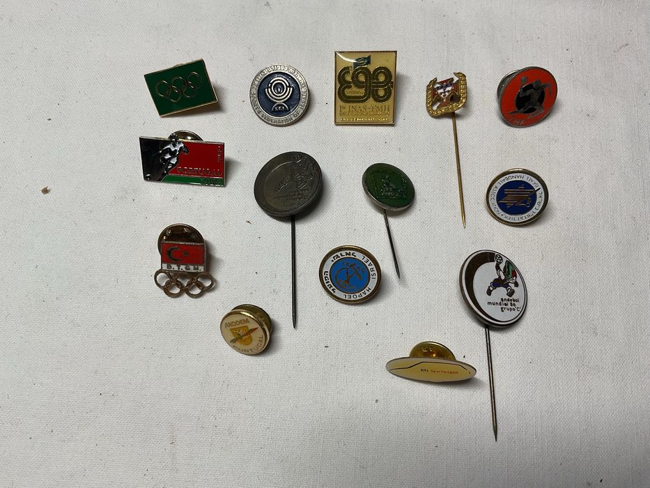 Pins desportivos e de policia