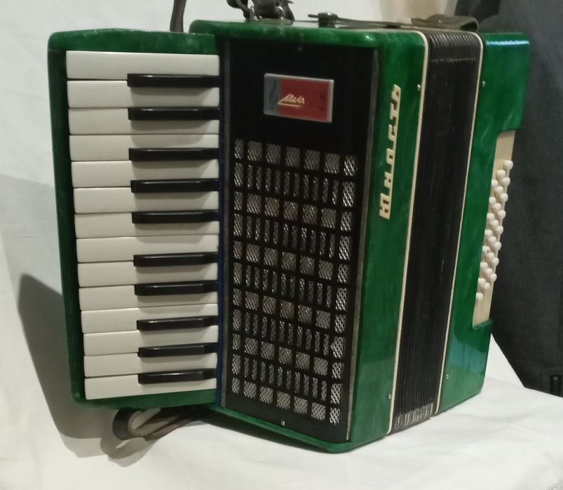 Музыкальный инструмент.: новый.