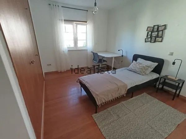 Quarto novo em moradia com jardim | Lisboa Metro da Encarnação | Despesas incluídas